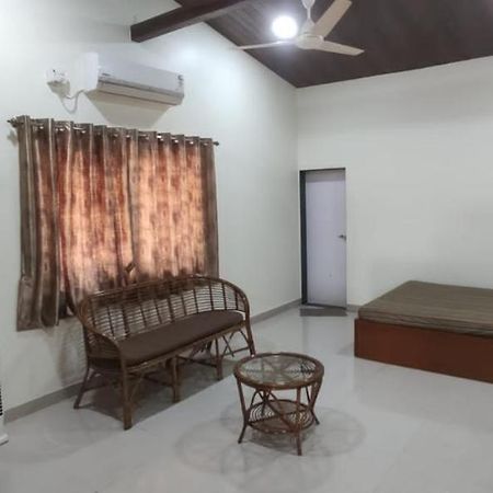Barashiv Vasant Lata Farm House 빌라 외부 사진